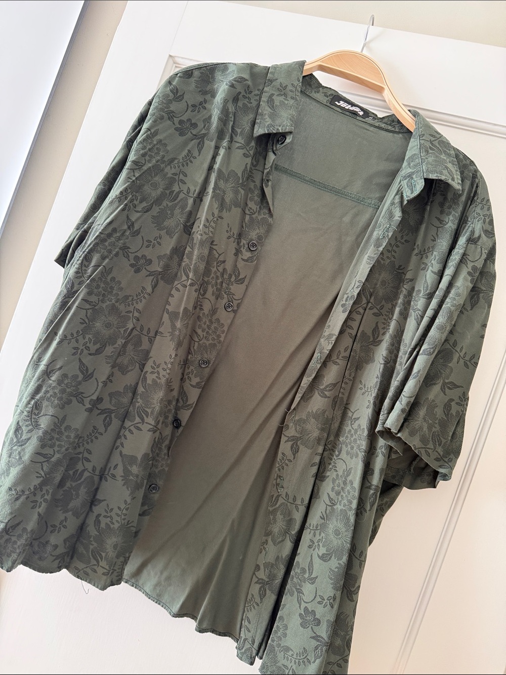 Men's Olive Green Floral Short-Sleeve Button-Down Shirt - Casual